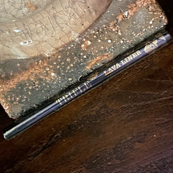 TRIFLE COSMETICS LAVA LINER - WATER-RESISTANT LIQUID EYELINER in Molasses 2G - Picture 3 of 7